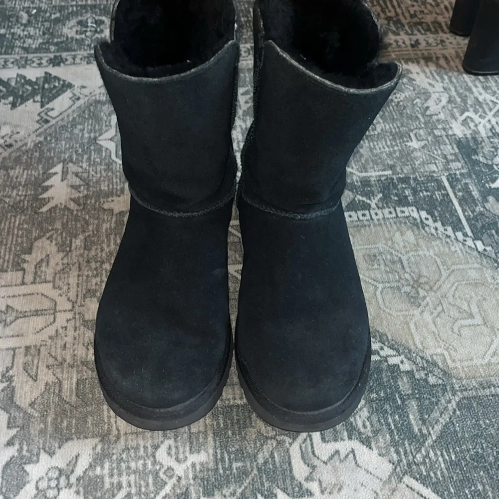 UGG cozy black
